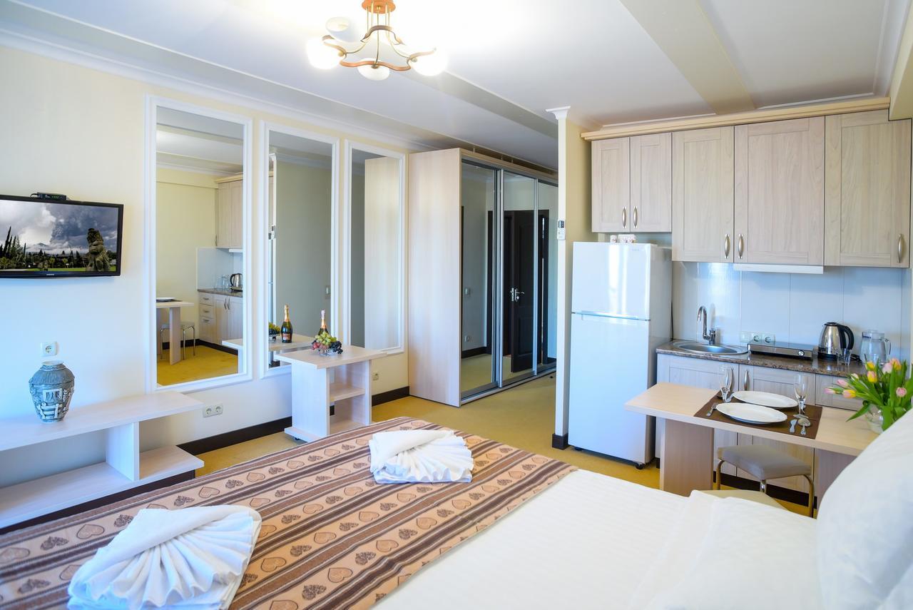 Aparthotel On Klinichna St. Kyiv Eksteriør billede