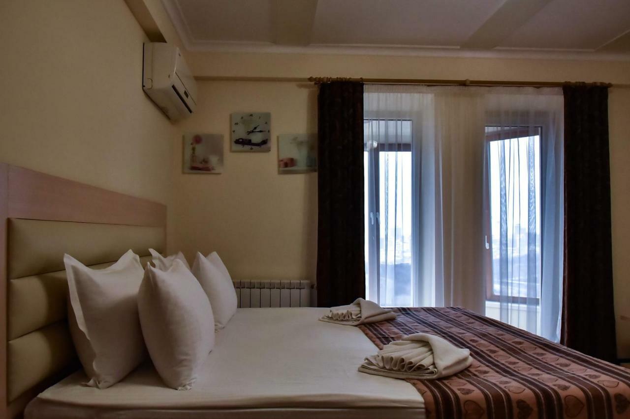 Aparthotel On Klinichna St. Kyiv Eksteriør billede